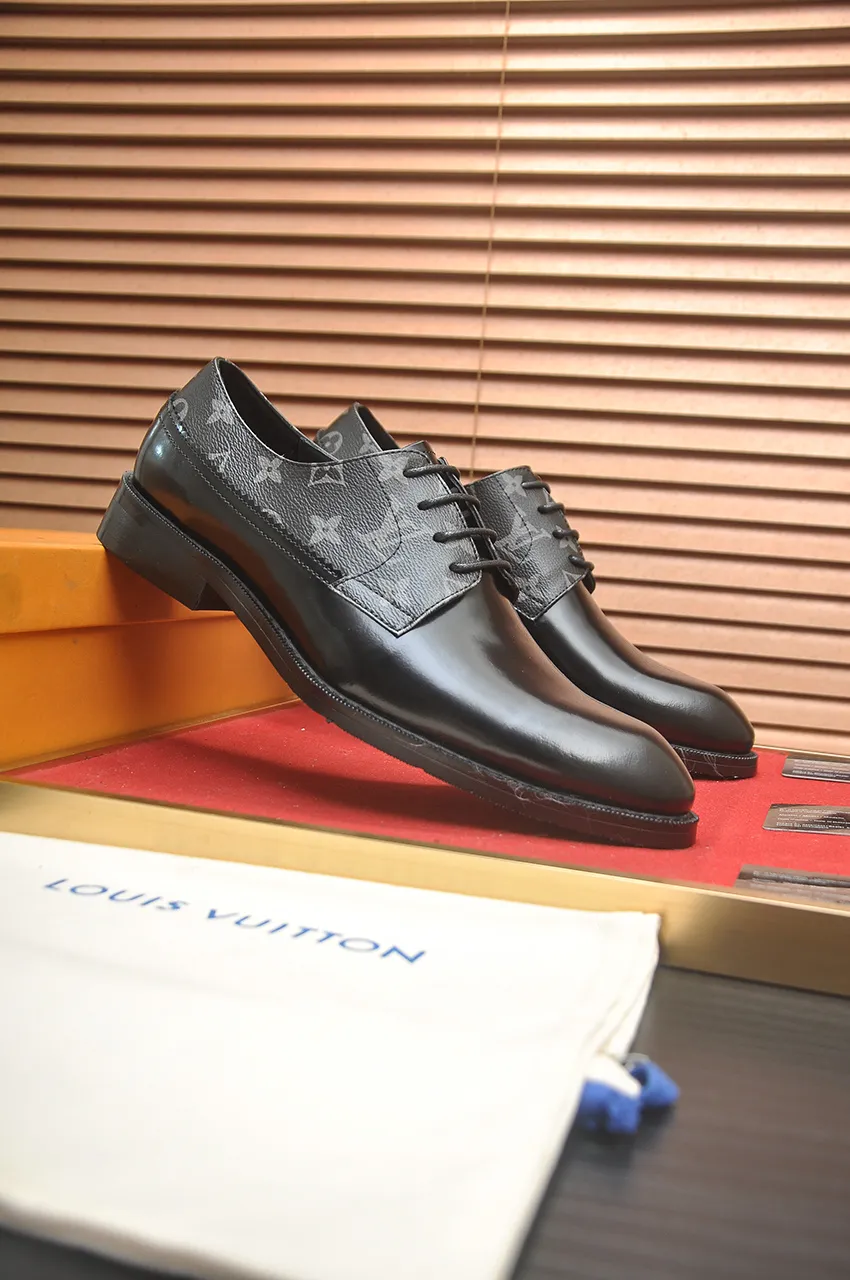 Men's men's shoes 💰500💶 [LV] (original single cowhide lining) 🍀LV's latest genuine leather business suit shoes are launched simultaneously on the official website. The first-layer cowhide imported from Italy is made of heavy gold, 💥official website 1:1 rubber outsole. Versatile to wear, high-end without losing class, and the color combination is extraordinary. This four-season style is alluring when worn on your feet, showing off your big-name flair. Standard code 38-45 (45 customized)